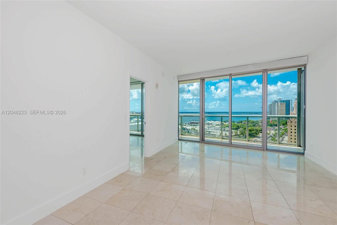 For Sale: $505,000 (1 beds, 1 baths, 843 Square Feet)