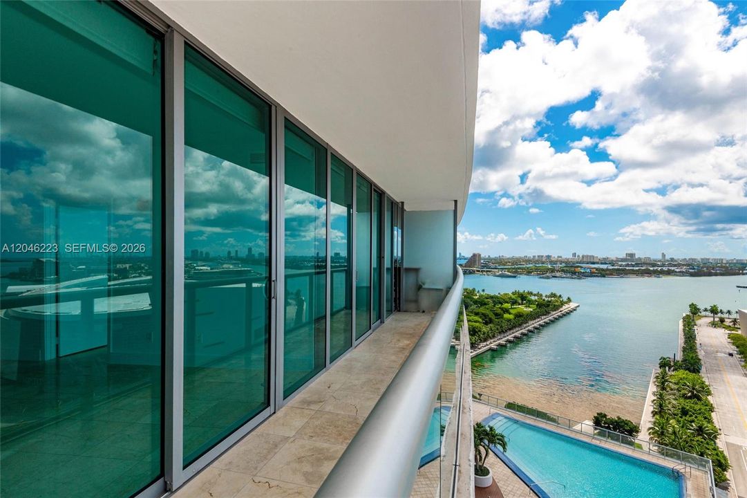 For Sale: $505,000 (1 beds, 1 baths, 843 Square Feet)