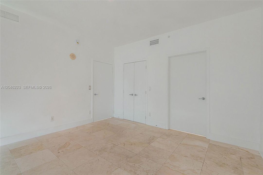 For Sale: $505,000 (1 beds, 1 baths, 843 Square Feet)