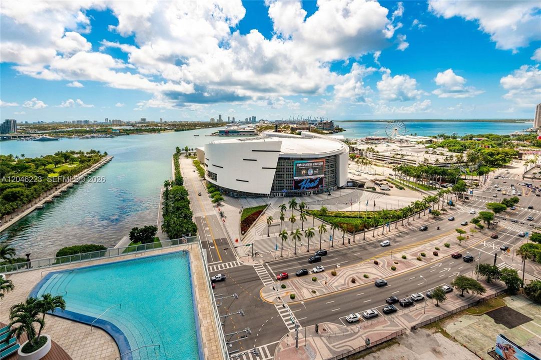 For Sale: $505,000 (1 beds, 1 baths, 843 Square Feet)