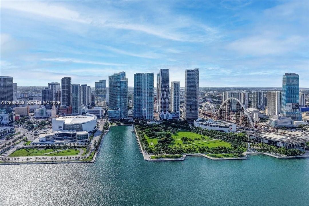 For Sale: $505,000 (1 beds, 1 baths, 843 Square Feet)