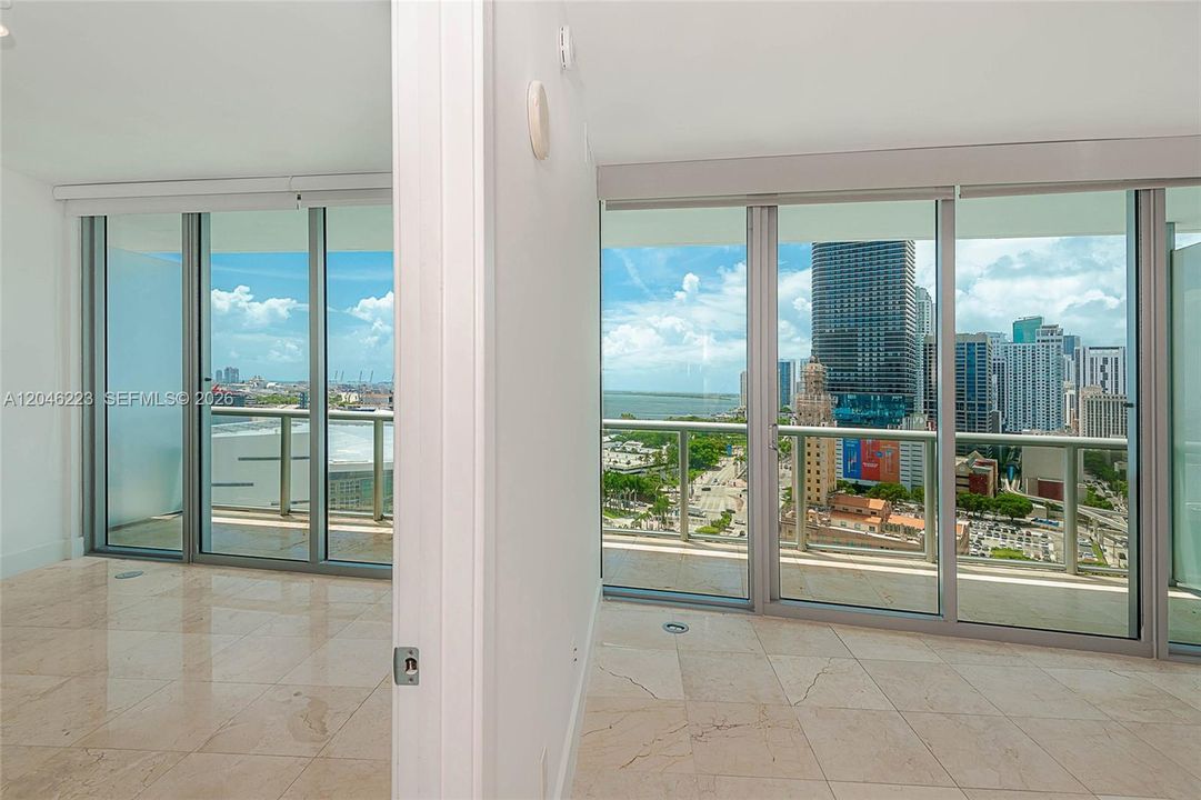 For Sale: $505,000 (1 beds, 1 baths, 843 Square Feet)
