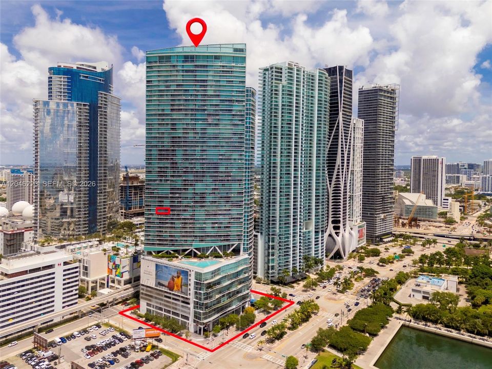 For Sale: $505,000 (1 beds, 1 baths, 843 Square Feet)
