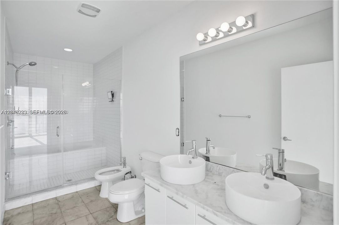 For Sale: $505,000 (1 beds, 1 baths, 843 Square Feet)