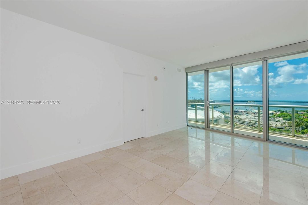 For Sale: $505,000 (1 beds, 1 baths, 843 Square Feet)