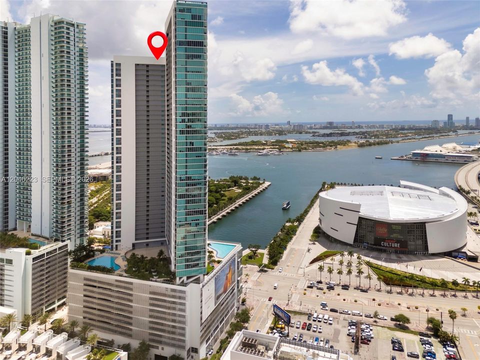 For Sale: $505,000 (1 beds, 1 baths, 843 Square Feet)
