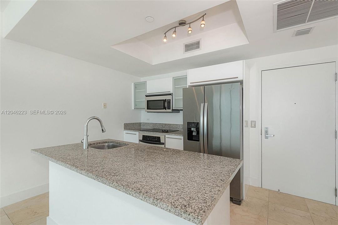 For Sale: $505,000 (1 beds, 1 baths, 843 Square Feet)