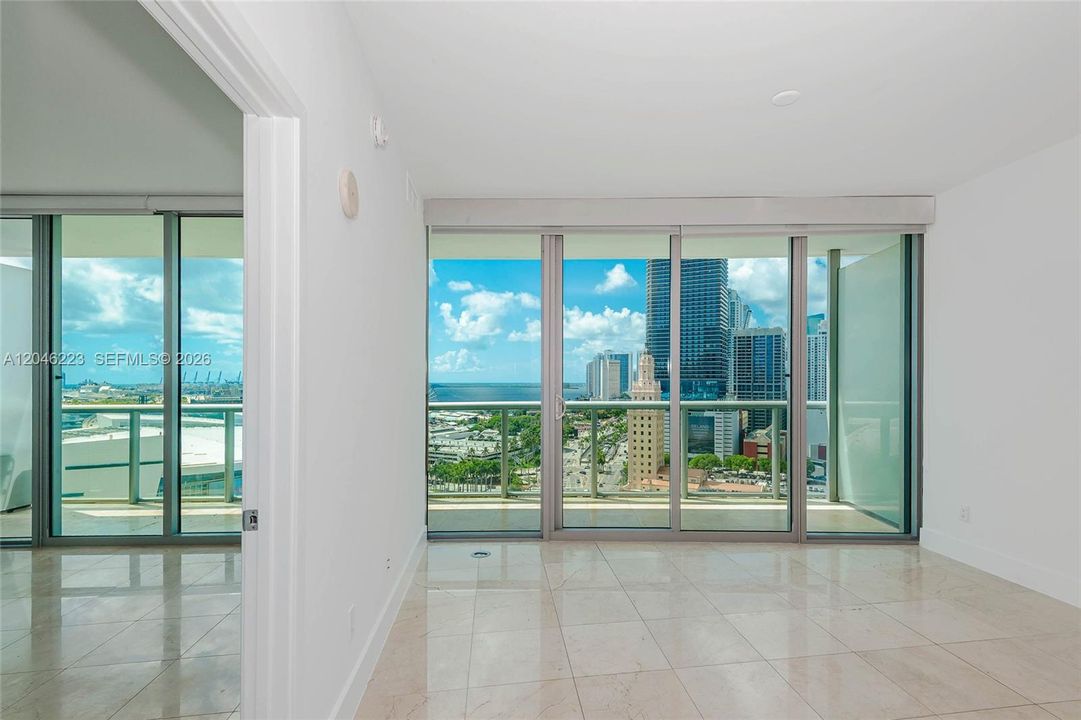 For Sale: $505,000 (1 beds, 1 baths, 843 Square Feet)