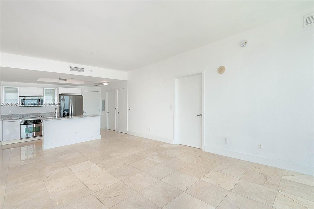 For Sale: $505,000 (1 beds, 1 baths, 843 Square Feet)