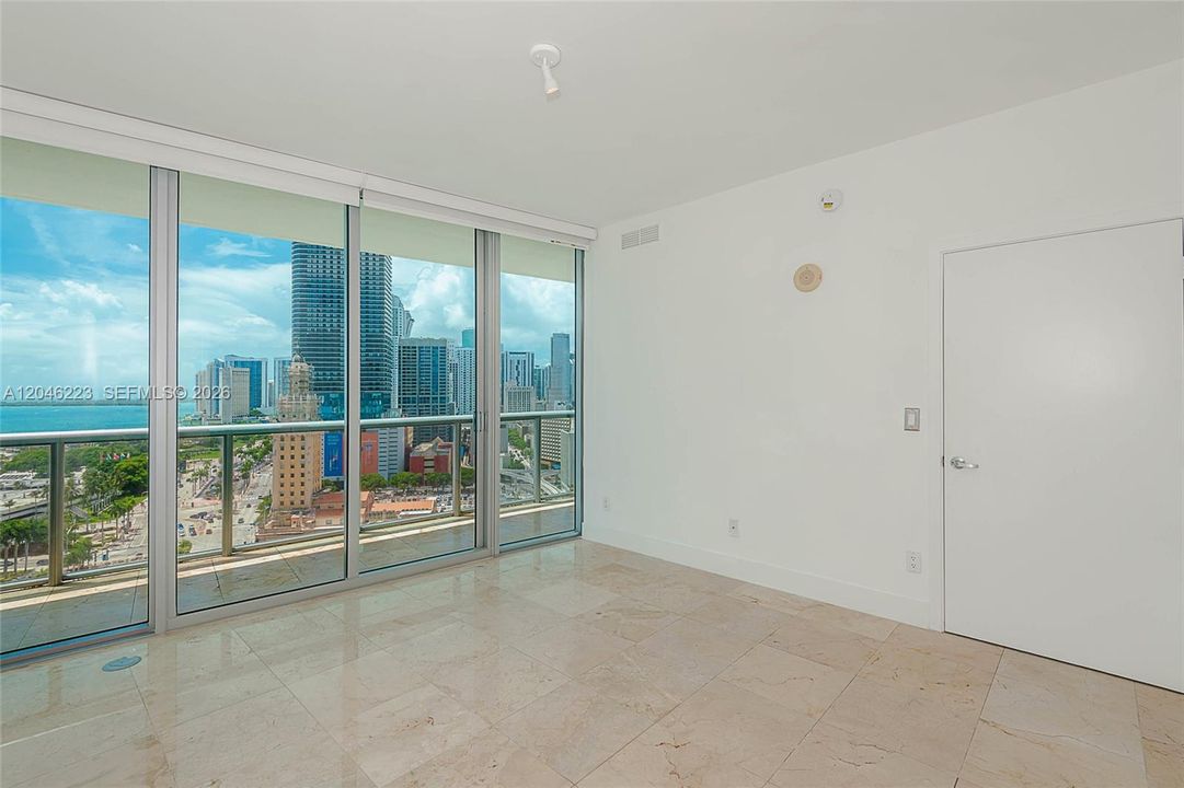 For Sale: $505,000 (1 beds, 1 baths, 843 Square Feet)