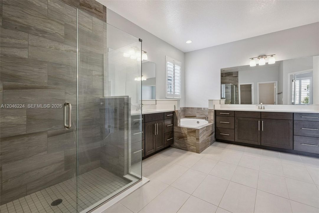 Large Principal Bathroom