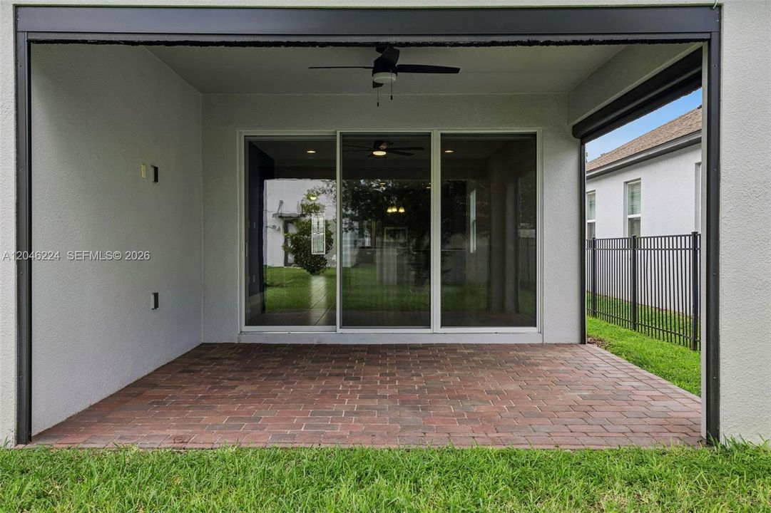 Patio with motorized retractable screens