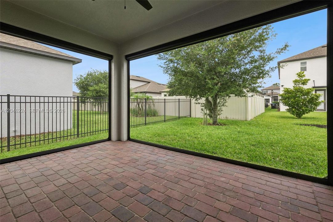 Patio with motorized retractable screens