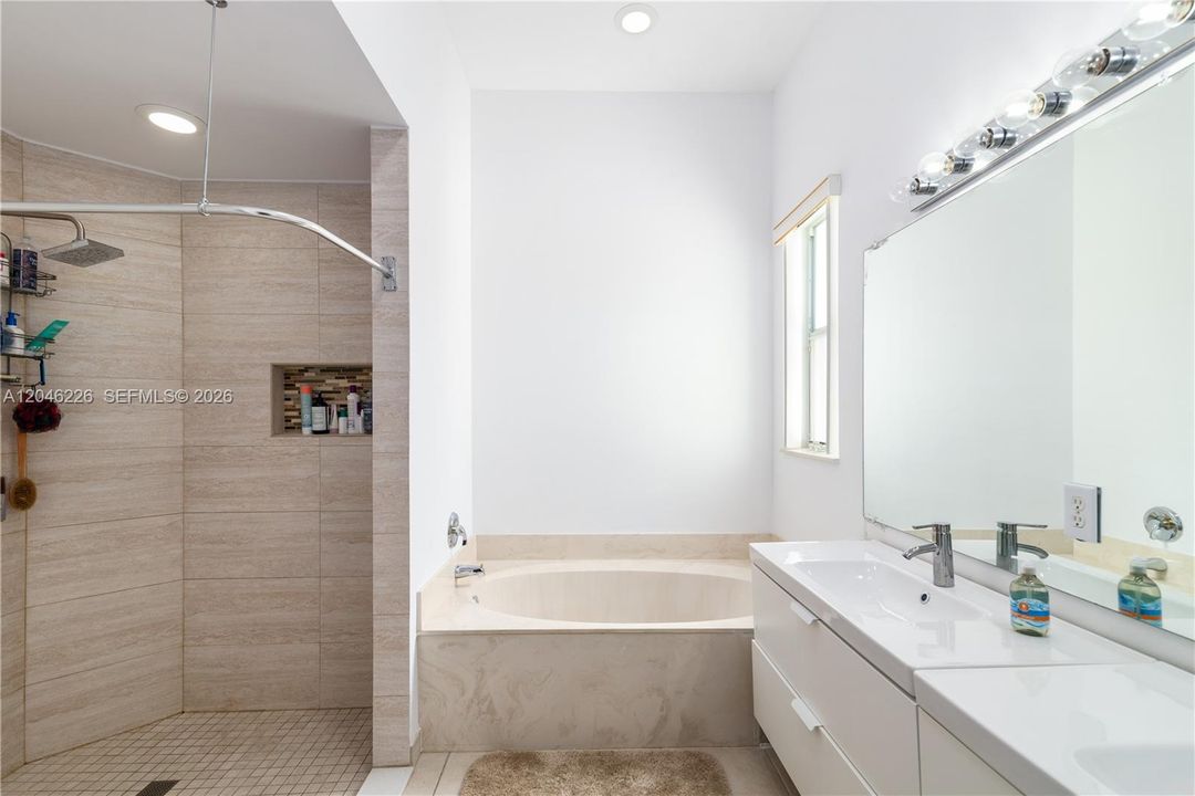 For Rent: $4,700 (4 beds, 3 baths, 2102 Square Feet)