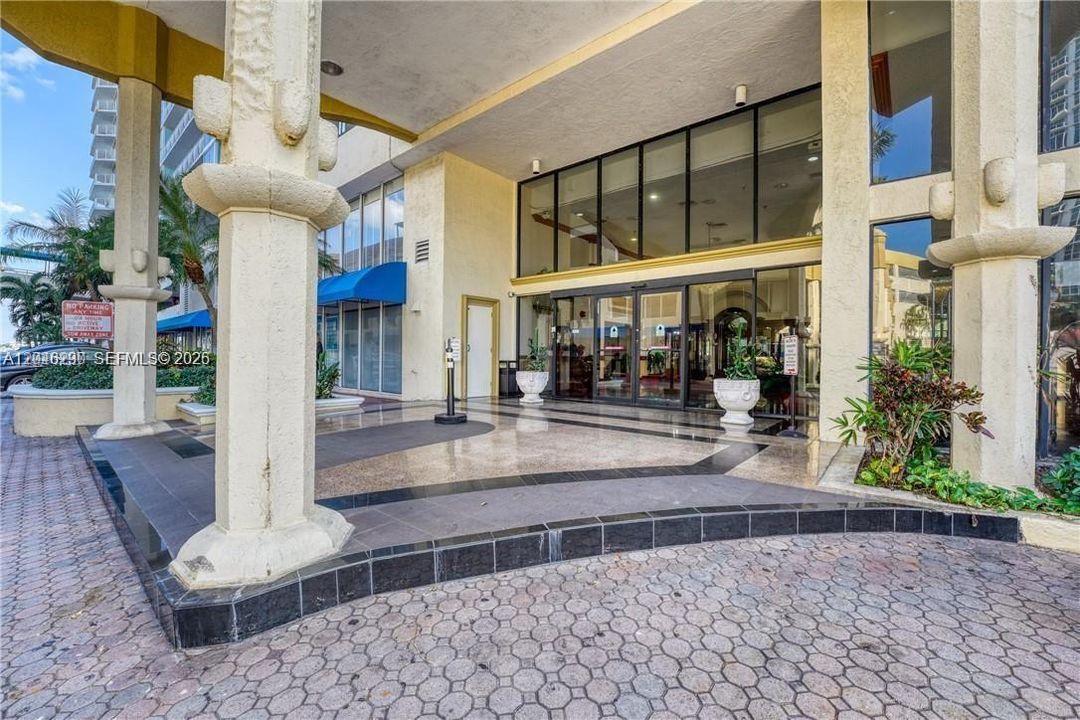For Rent: $2,900 (2 beds, 2 baths, 1061 Square Feet)