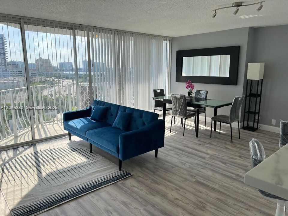 For Rent: $2,900 (2 beds, 2 baths, 1061 Square Feet)