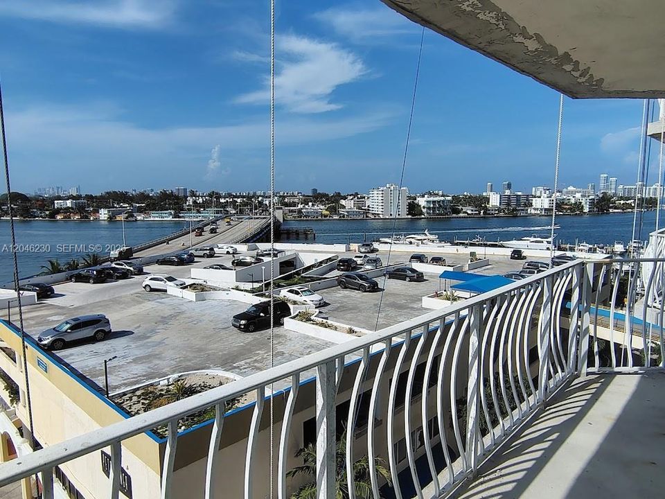 For Rent: $2,900 (2 beds, 2 baths, 1061 Square Feet)