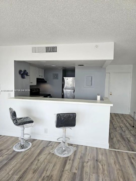 For Rent: $2,900 (2 beds, 2 baths, 1061 Square Feet)