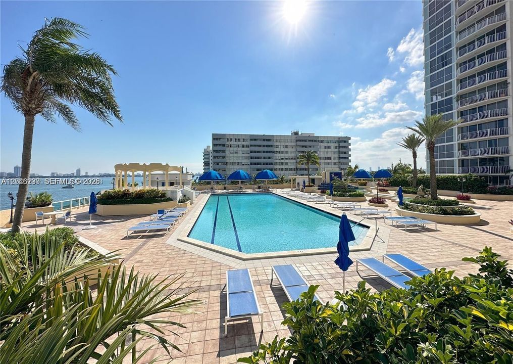 For Rent: $2,900 (2 beds, 2 baths, 1061 Square Feet)