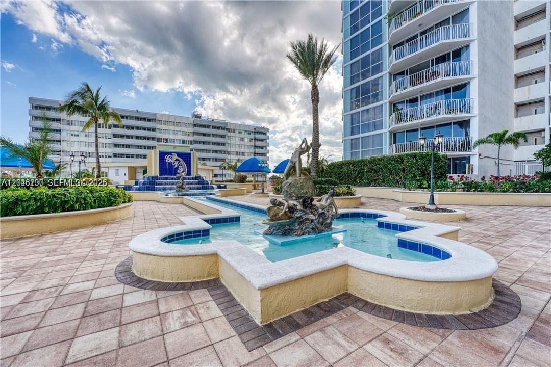 For Rent: $2,900 (2 beds, 2 baths, 1061 Square Feet)
