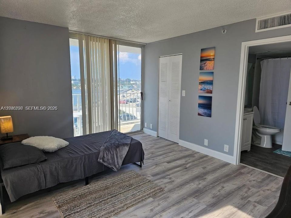 For Rent: $2,900 (2 beds, 2 baths, 1061 Square Feet)