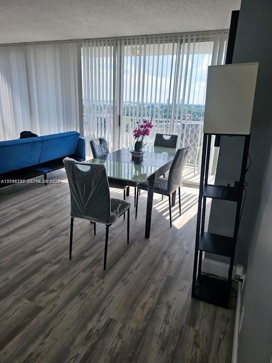 For Rent: $2,900 (2 beds, 2 baths, 1061 Square Feet)