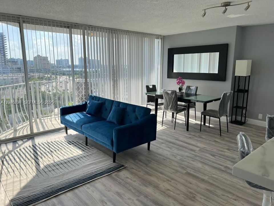 For Rent: $2,900 (2 beds, 2 baths, 1061 Square Feet)