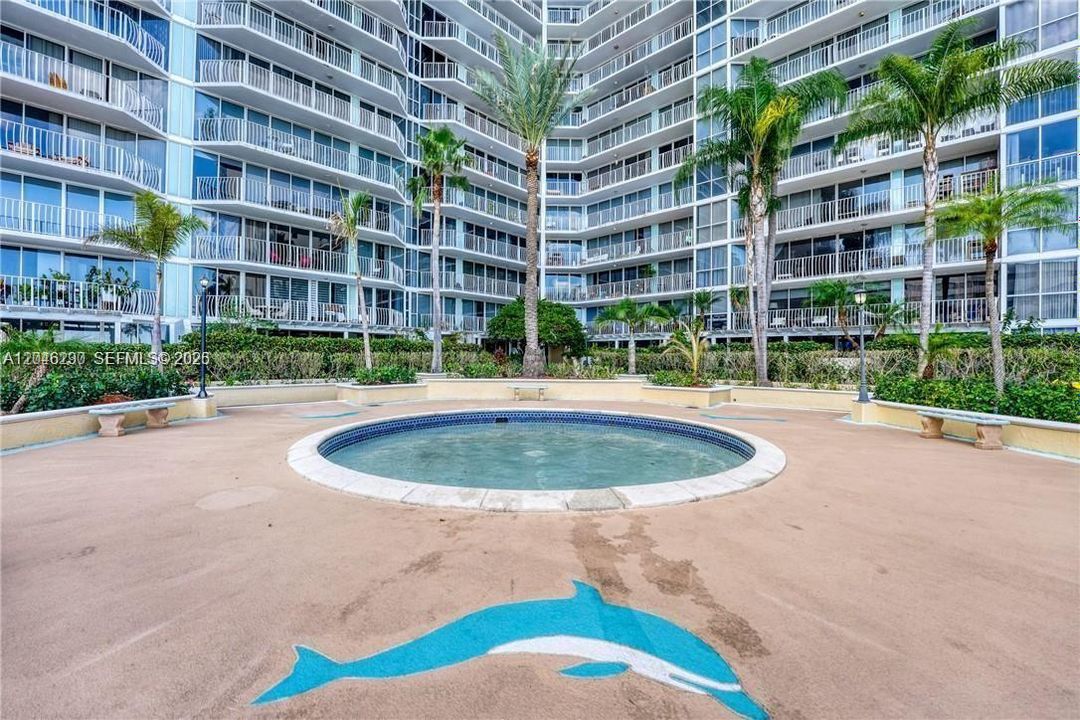 For Rent: $2,900 (2 beds, 2 baths, 1061 Square Feet)