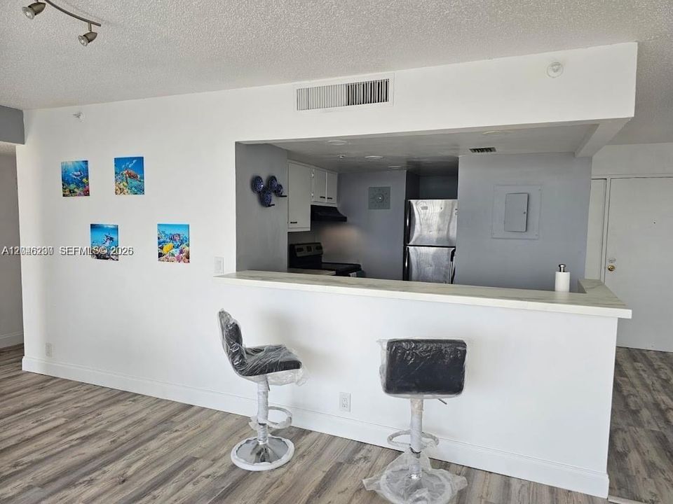 For Rent: $2,900 (2 beds, 2 baths, 1061 Square Feet)