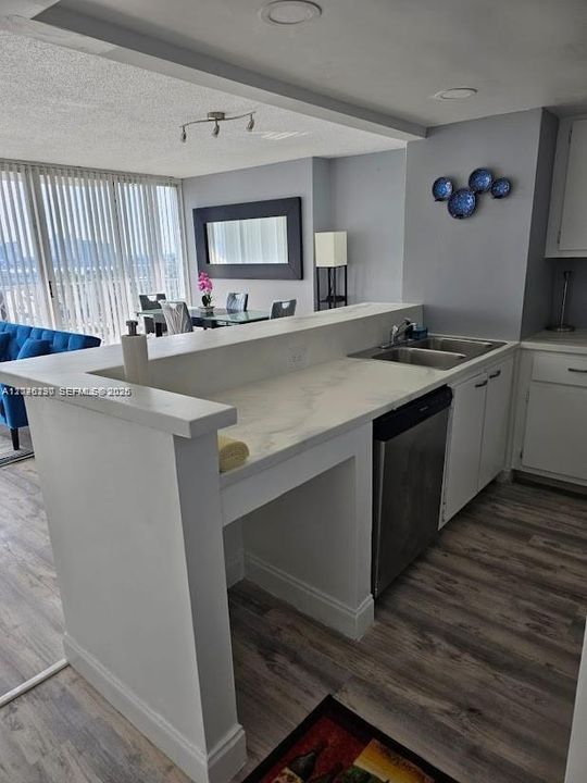 For Rent: $2,900 (2 beds, 2 baths, 1061 Square Feet)