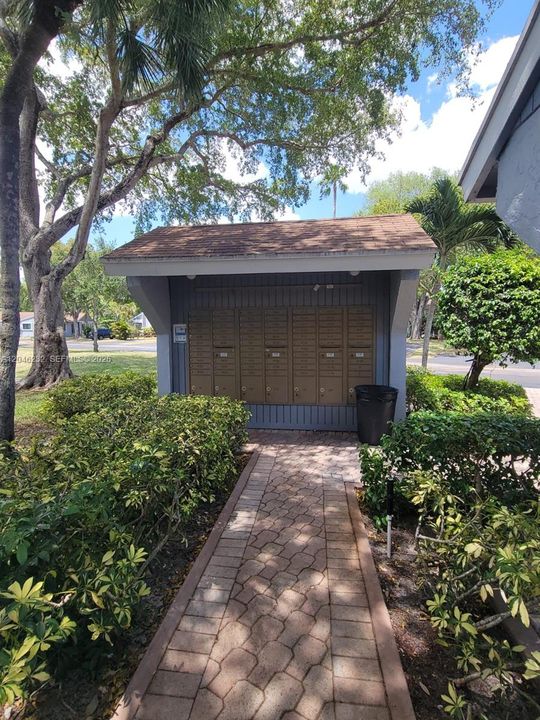 For Rent: $2,400 (2 beds, 2 baths, 954 Square Feet)