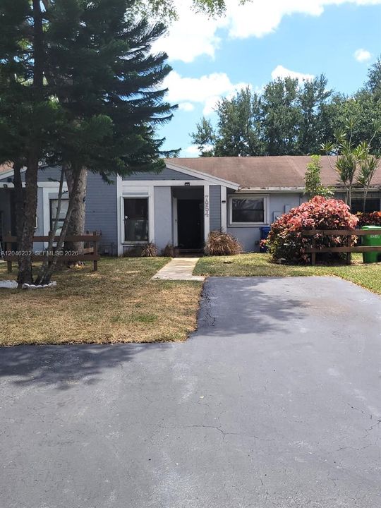 For Rent: $2,400 (2 beds, 2 baths, 954 Square Feet)