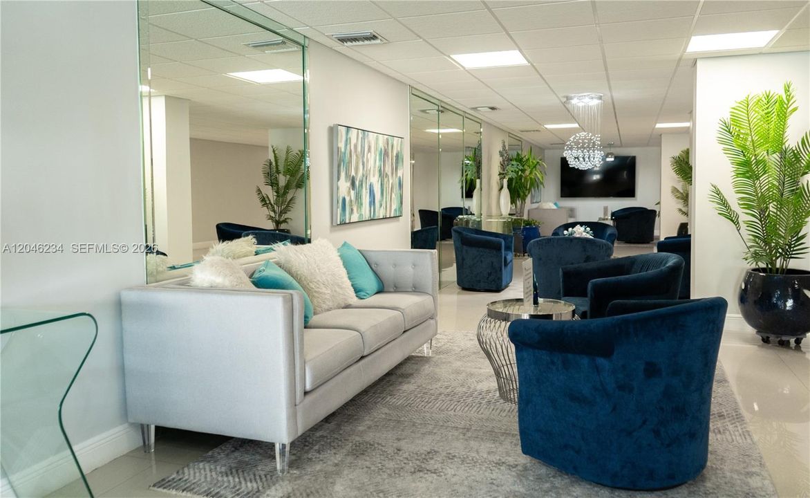 For Rent: $2,100 (1 beds, 1 baths, 832 Square Feet)