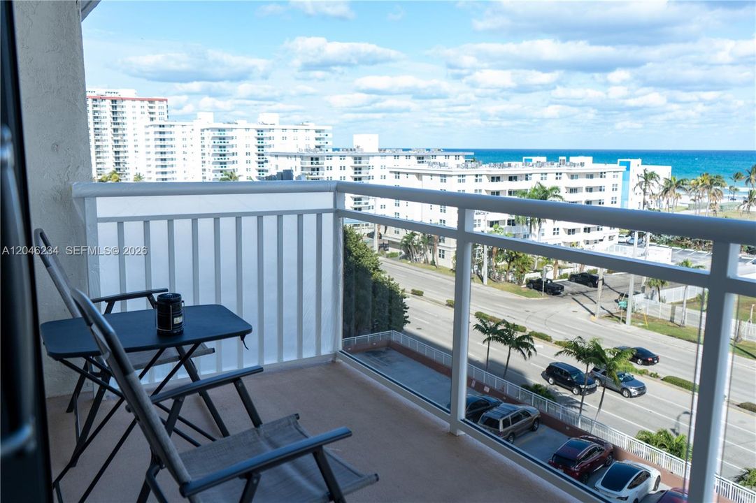 For Rent: $2,100 (1 beds, 1 baths, 832 Square Feet)