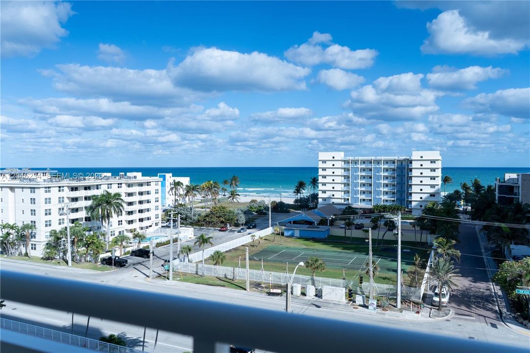 For Rent: $2,100 (1 beds, 1 baths, 832 Square Feet)