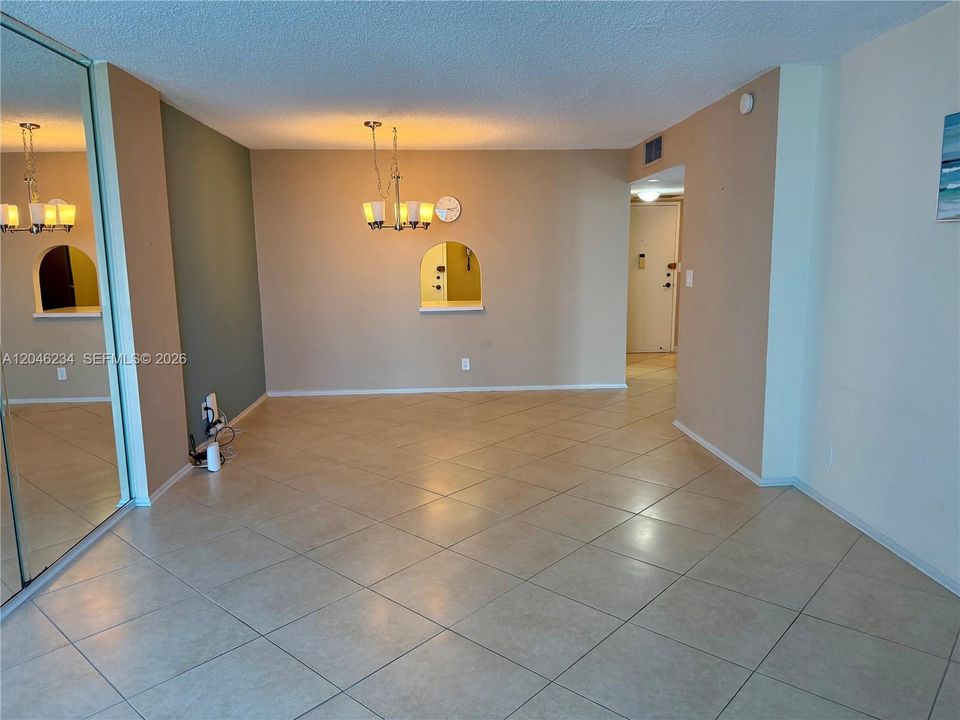 For Rent: $2,100 (1 beds, 1 baths, 832 Square Feet)