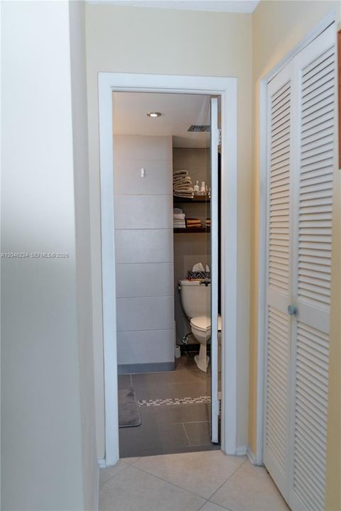 For Rent: $2,100 (1 beds, 1 baths, 832 Square Feet)