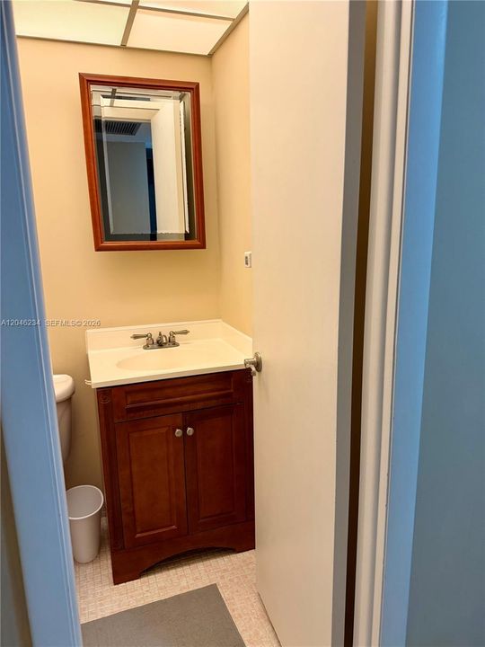 For Rent: $2,100 (1 beds, 1 baths, 832 Square Feet)
