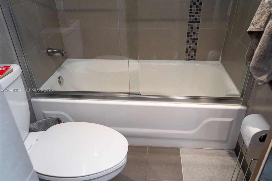 For Rent: $2,100 (1 beds, 1 baths, 832 Square Feet)