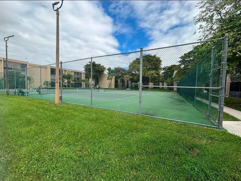 For Rent: $2,150 (2 beds, 2 baths, 1235 Square Feet)