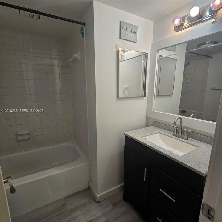 For Rent: $2,150 (2 beds, 2 baths, 1235 Square Feet)