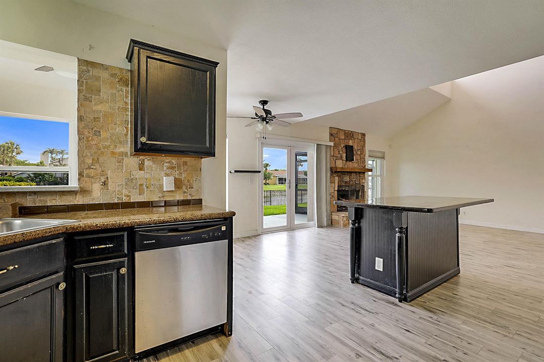 3570 Woods Walk Blvd -15