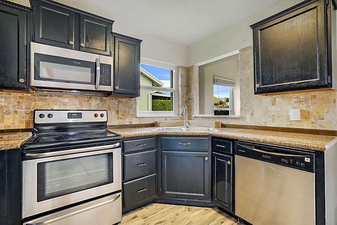 3570 Woods Walk Blvd -14