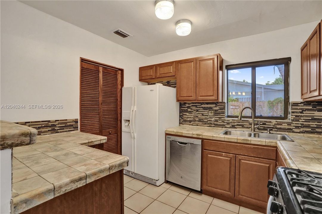 For Sale: $520,000 (3 beds, 1 baths, 1058 Square Feet)
