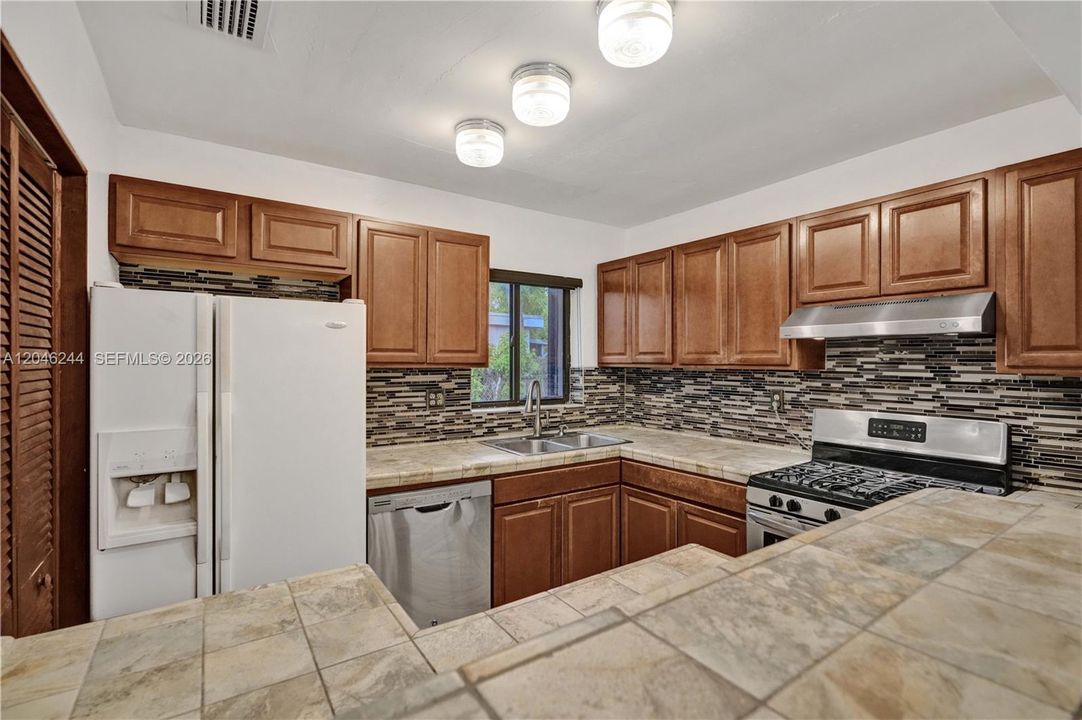For Sale: $520,000 (3 beds, 1 baths, 1058 Square Feet)