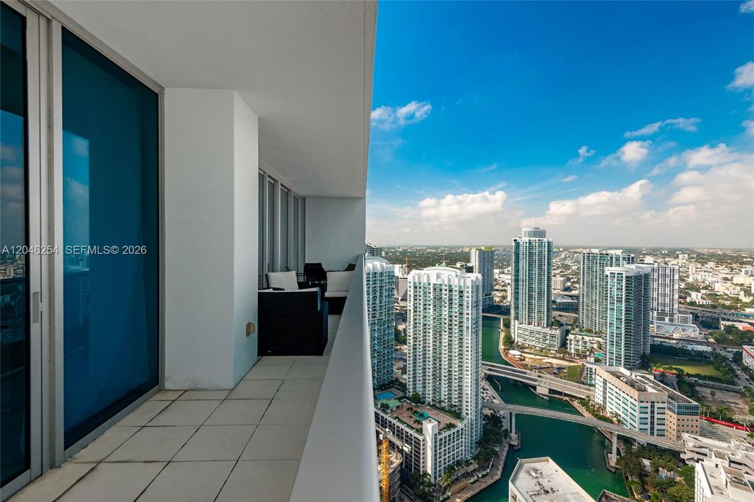 For Rent: $7,000 (2 beds, 2 baths, 1237 Square Feet)