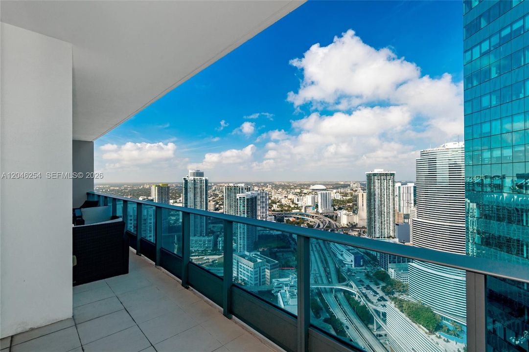 For Rent: $7,000 (2 beds, 2 baths, 1237 Square Feet)