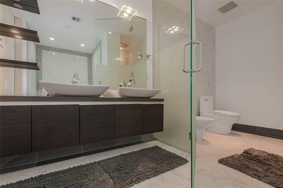For Rent: $7,000 (2 beds, 2 baths, 1237 Square Feet)
