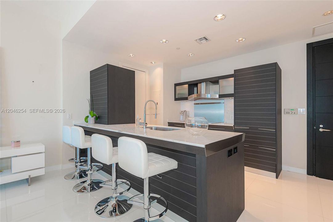 For Rent: $7,000 (2 beds, 2 baths, 1237 Square Feet)