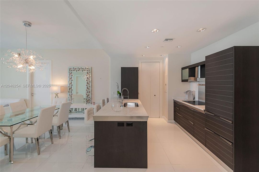 For Rent: $7,000 (2 beds, 2 baths, 1237 Square Feet)